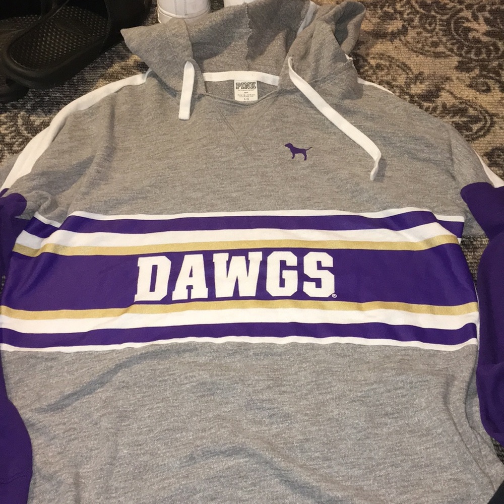 Pink light weight sweatshirt.